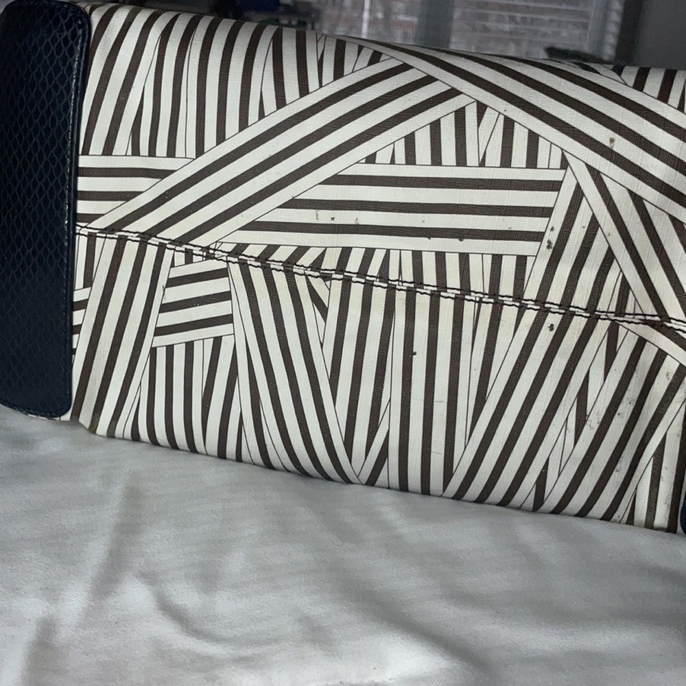 HENRI BENDEL disturbed stripe tote 🙀 - Picture 6 of 16
